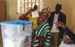Eleições em Angola:  MPLA fica com 124 deputados, a UNITA com 90