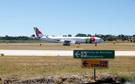 TAP recua e converte avião de carga para passageiros