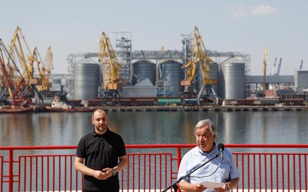 Ucrânia: Guterres apela em Odessa para abertura dos mercados a alimentos russos