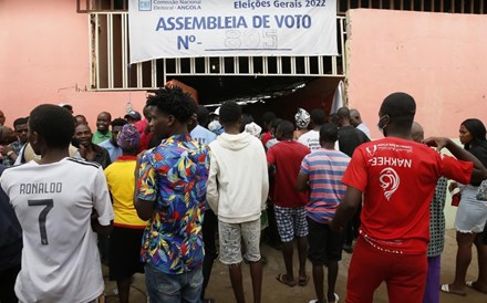 Assembleias de voto 'estão em perfeito funcionamento' e 'sem incidentes', diz CNE de Angola
