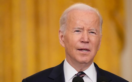 Biden considera possível 'recessão muito ligeira' nos Estados Unidos