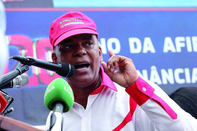 A abertura de Lourenço, a mudança de Adalberto