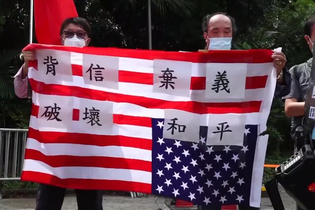 Manifestantes protestam contra a visita de Pelosi a Taiwan