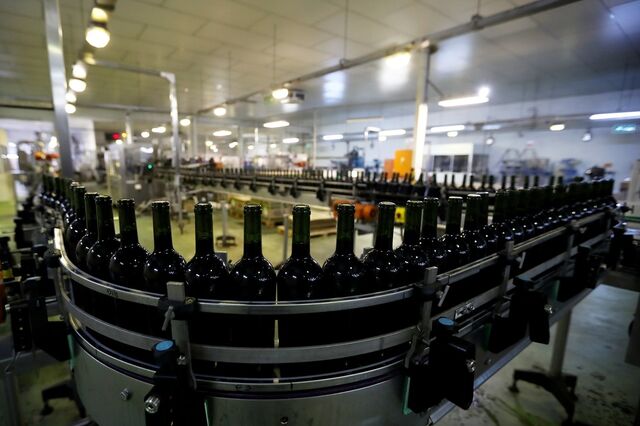 Produtores de vinho admitem voltar a subir preços este ano