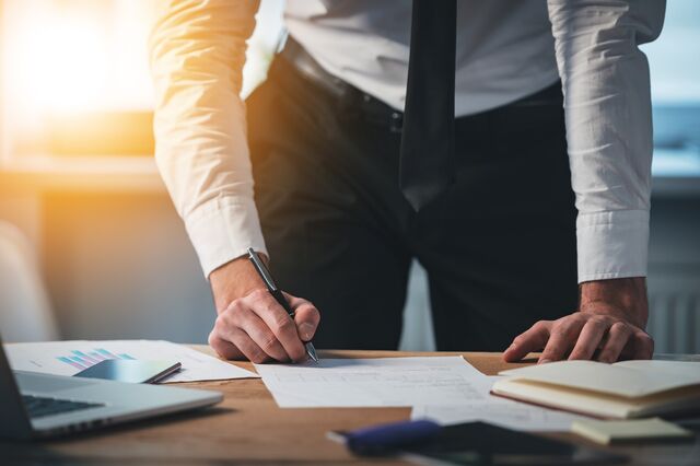 Como um gestor narcisista afeta a empresa (e as ações)