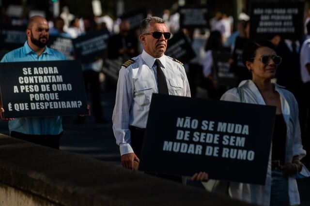Centenas de trabalhadores da TAP protestam pela melhoria do serviço