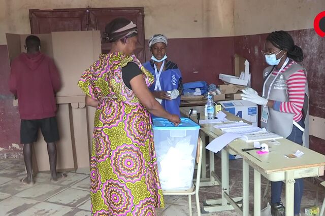 Angolanos votam com 'maturidade' e aguardam resultados com expectativa