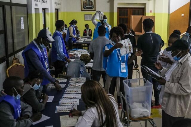 Comissários da CNE de Angola demarcam-se de ata de resultados provisórios