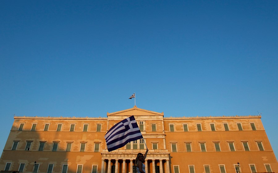 Atenas regressa este sábado à relativa normalidade na governação, depois de 12 anos sob vigilância apertada.