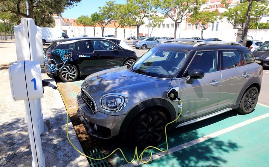 Portugal é o quarto país europeu com mais postos de carregamento por 100 km de estrada.