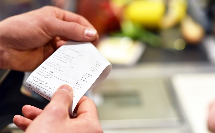 Com a subida dos preços, as famílias apertaram o cinto. Só a despesa com alimentação subiu, mas pouco.