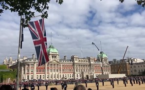 Isabel II: Multidões despedem-se nas ruas de Londres de 'rainha unificadora'