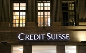 Ações do Credit Suisse valorizam 40% no arranque das bolsas