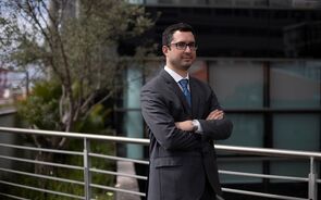 Steven Santos, O analista Steven Santos, Head of Trading Platforms & Brokerage do BiG - Banco de Investimento Global, diz que os três maiores bancos que financiam carvão são japoneses. Há ainda o britânico Barclays e o americano Citigroup.