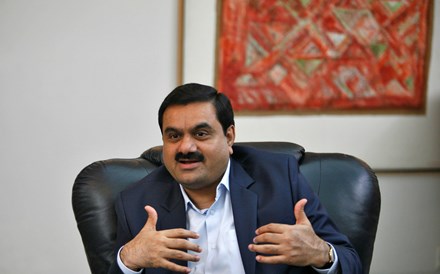 Grupo Gautam Adani perde 50 mil milhões em bolsa em apenas dois dias