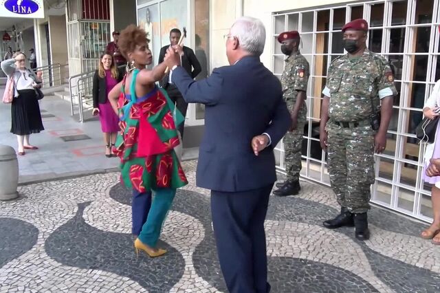 Costa fecha tarde cultural em Maputo com um ‘pezinho’ de dança