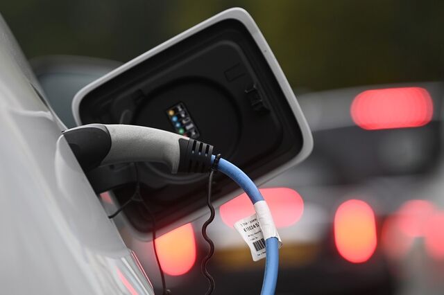 Eletricidade já dá energia a mais de metade dos carros novos