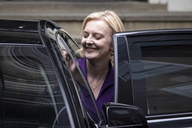 Nova primeira-ministra britânica rejeita imposto extraordinário para pagar medidas na energia