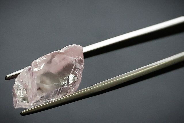 Novas sanções da UE contra Moscovo limitam comércio de diamantes russos