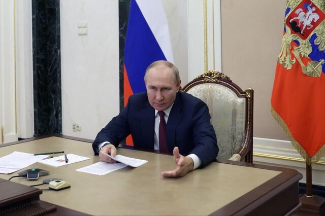 Putin ameaçou e cumpriu. Rússia deixa de vender crude a quem impõe tecto aos preços
