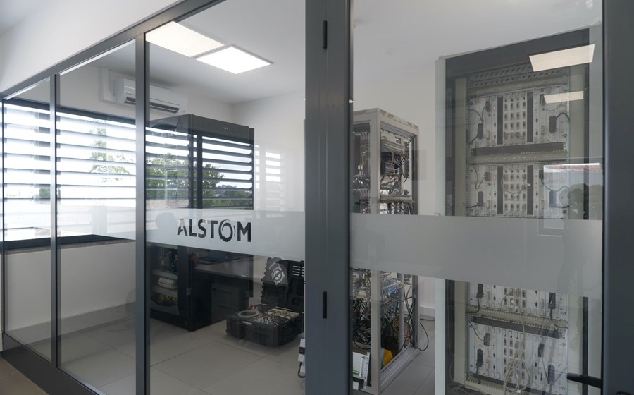 O novo centro da Alstom incorpora a área de engenharia, um armazém para soluções de logística e um espaço de reparação de componentes.