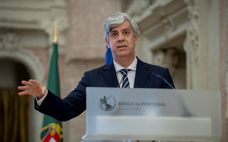 O governador do Banco de Portugal está no cargo desde 2020. Nesse ano, demitiu-se do cargo de ministro das Finanças que ocupava desde 2015.