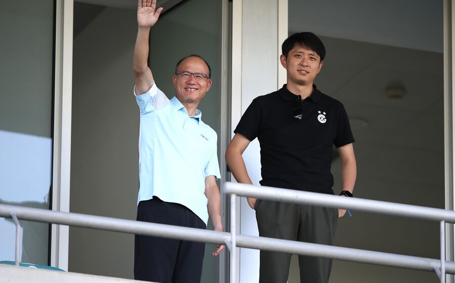 Guo Guangchang, “chairman” da Fosun (à esq.)