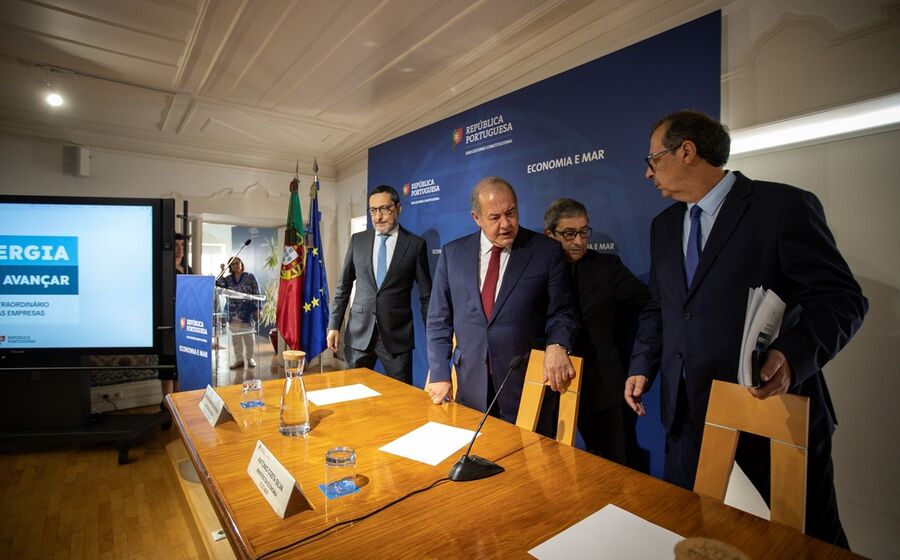 antonio costa silva ao centro