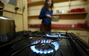 Regresso ao regulado pode dar poupança anual até 1.100 euros na fatura de gás