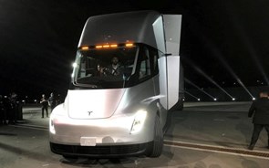 Tesla entrega primeiros camiões elétricos em dezembro 