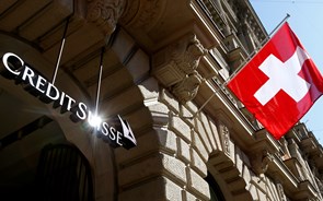Credit Suisse volta a pagar centenas de milhões de euros para encerrar caso de alegada fraude fiscal 
