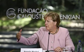 Merkel não lamenta dependência de Moscovo: “Agimos no tempo em que estamos”