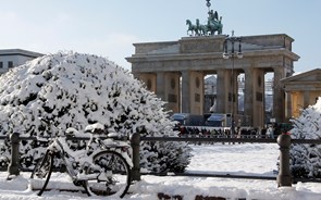 Confiança das empresas alemãs continua a subir em janeiro