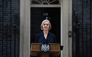 Mercados dão sinais de alívio com saída de Liz Truss