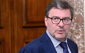 Governo italiano compromete-se a reduzir o défice e a dívida