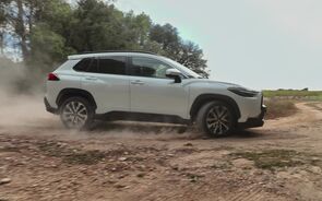 2022_COROLLA_CROSS_HYBRID_CLIP.mp4