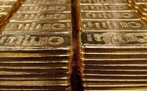Medo da recessão mantém ouro em máximos de nove meses
