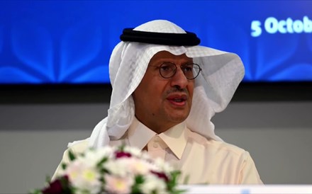 Ministro saudita critica sanções. “Vão conduzir à falta de abastecimento”