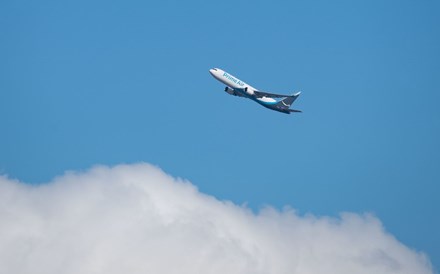 Alcançado “acordo histórico” para neutralidade carbónica na aviação civil