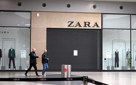 Dona da Zara prepara-se para reabrir lojas na Ucrânia ao fim de dois anos de guerra