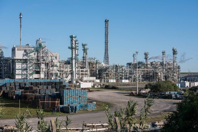 Concretização da nova taxa sobre petrolíferas em aberto