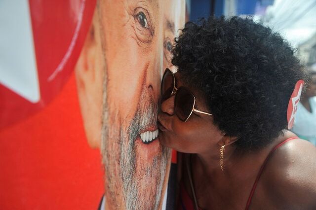 Primeiros resultados: Lula ganha eleições no Brasil
