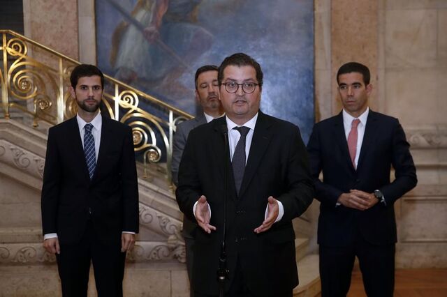 Governo atira Grandes Opções da legislatura para julho