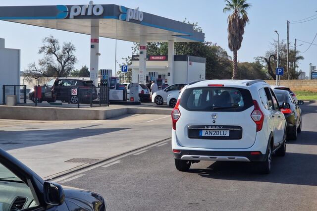 Combustíveis ficam mais baratos. Menos 2,5 cêntimos no gasóleo e 1 na gasolina