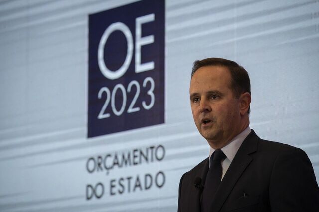Finanças apertam política orçamental em 2023