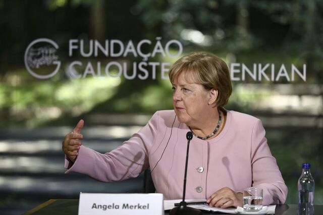 Merkel não lamenta dependência de Moscovo: “Agimos no tempo em que estamos”