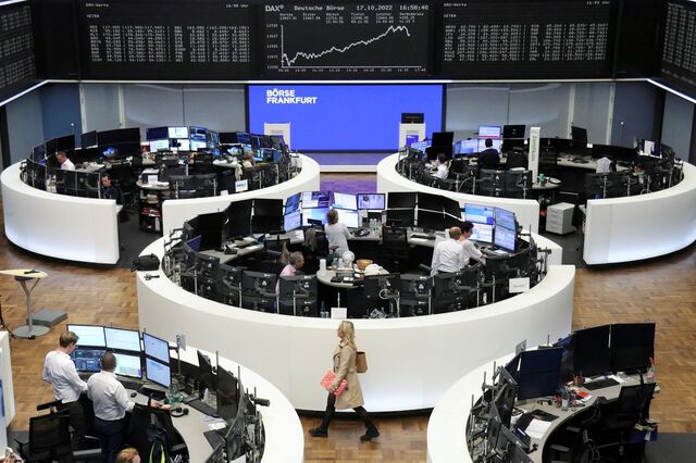 Investidores olham para Londres. Bolsas na linha d'água e petróleo em alta
