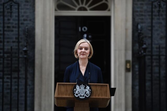 Mercados dão sinais de alívio com saída de Liz Truss
