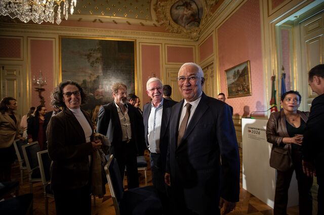 Costa fecha acordo com a UGT sem rever despesa com salários