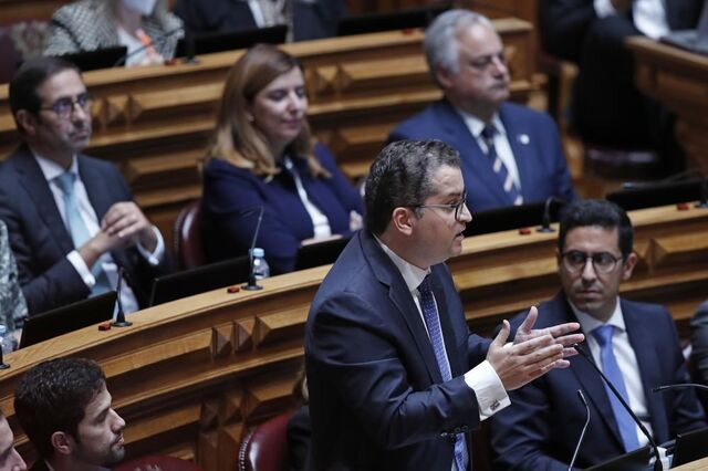 OE 2023 'é de empobrecimento', acusa PSD. Costa diz que país cresce mais com governos PS